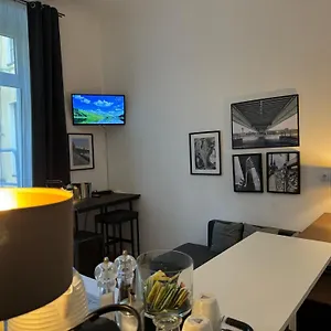 https://urban-studios-cologne-studio.topcolognehotels.com